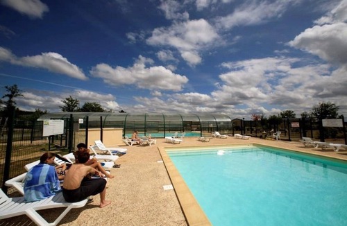 Beynat Ski Chalet | ZEcamping 3 étoiles piscine couverte cottage TV LV 35m2