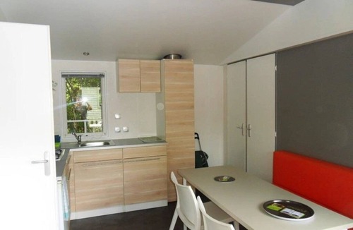Urt House | ZEcamping 3 étoiles piscine animaux acceptés bien-être locatif TV 27m2 4 pers