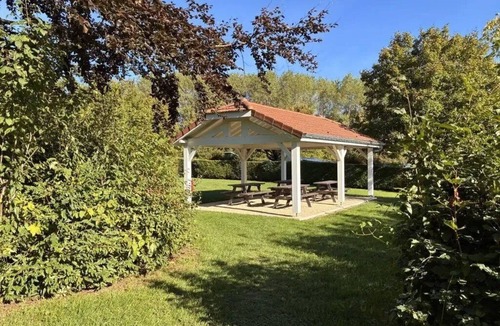 Gex House | ZEcamping 3* animaux acceptés locatif TV clim 20m2 2 pers