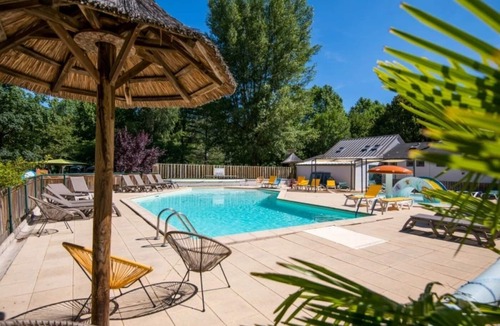 Florac House | ZEcamping 3* club enfant équitation piscine chauffée
