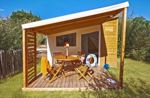 Avrille House | ZEcamping 3* familial piscine couverte locatif 23m2 4 pers