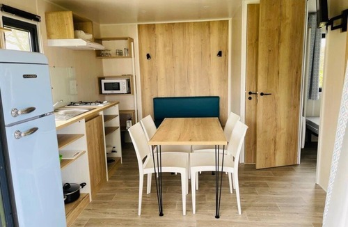 Guerande Cabin | ZEcamping 3* piscine chauffée pataugeoire pet friendly mobil-home TV