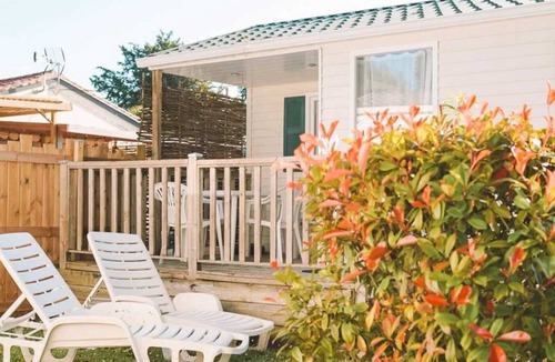 Surgeres House | ZEcamping 3* piscine chauffée toboggans dog friendly locatif TV 26m2