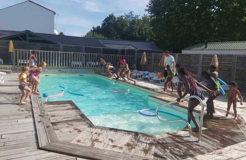 Surgeres House | ZEcamping 3* piscine chauffée toboggans locatif TV 33m2 6 pers