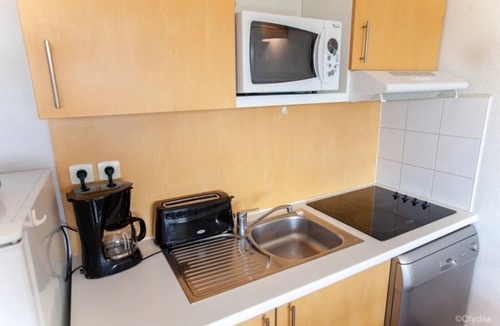 Cassen Apartment | ZEcamping 3* piscine couverte piscine chauffée appart TV LV clim 35m2