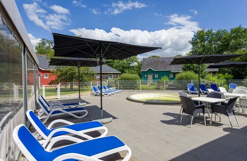 Saumur House | ZEcamping 3* piscine couverte chiens acceptés locatif TV LV BBQ 39m2