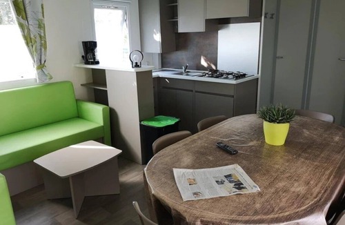 Challans House | ZEcamping 4 étoiles familial parc aquatique locatif TV BBQ 40m2