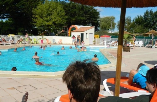 Challans House | ZEcamping 4 étoiles familial parc aquatique locatif TV BBQ 44m2 8 pers
