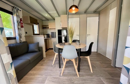 Coulon Ski Chalet | ZEcamping 4 étoiles familial avec pataugeoire et jacuzzi
