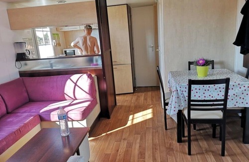 Challans House | ZEcamping 4* animé parc aquatique locatif TV BBQ 32m2 6 pers