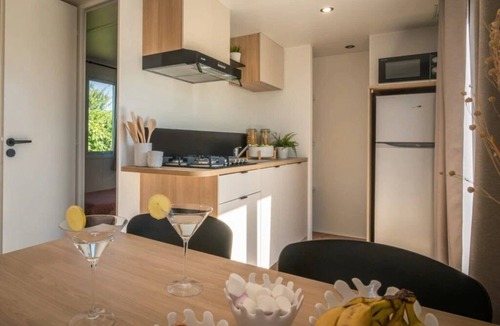 Challans House | ZEcamping 4* espace aquatique club enfant locatif TV BBQ 28m2 4 pers