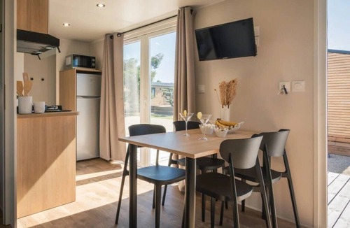 Challans House | ZEcamping 4* familial espace aquatique pet friendly locatif TV LV clim