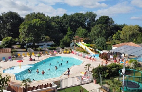 Challans House | ZEcamping 4* familial espace aquatique pet friendly locatif TV LV clim