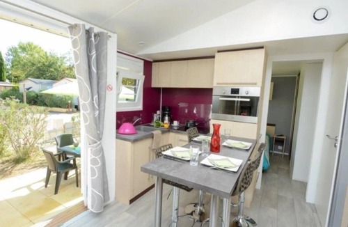 Grimaud House | ZEcamping 4* parc aquatique animaux acceptés animations locatif TV