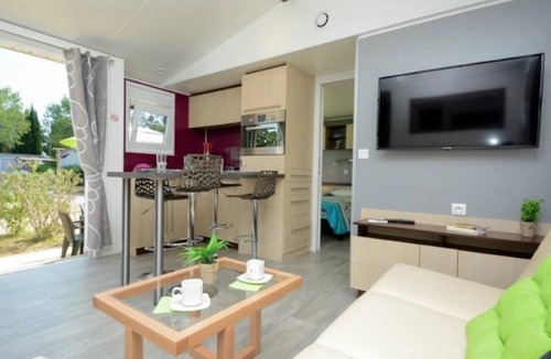 Grimaud House | ZEcamping 4* parc aquatique animaux acceptés animations locatif TV