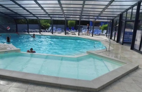 Apremont House | ZEcamping 4* piscine couverte chiens acceptés tente BBQ 21m2 5 pers