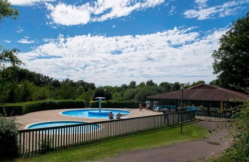 Pressignac House | ZEcamping 4* piscine couverte locatif TV 24m2