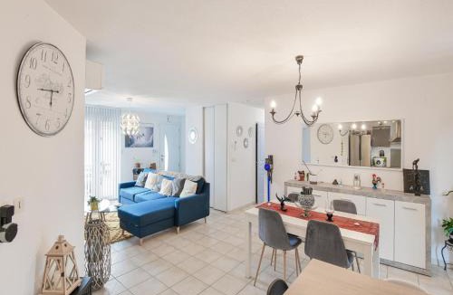 Saint-Medard-de-Guizieres House | Zen room in shared home with pool owner-on site