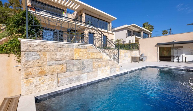 06BK - Superb contemporary sea-view villa