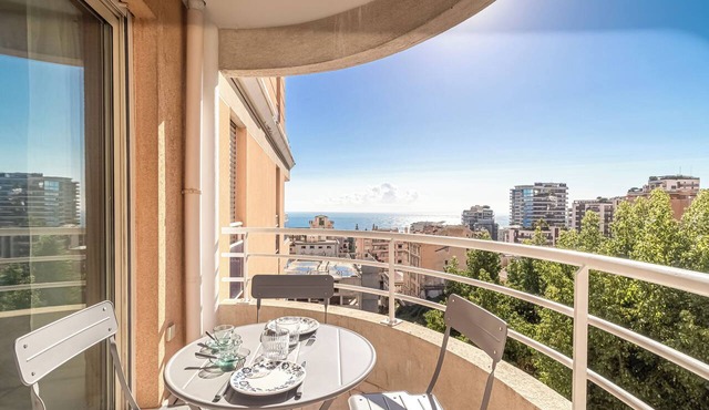 1 room apartment 1 minute from Monaco