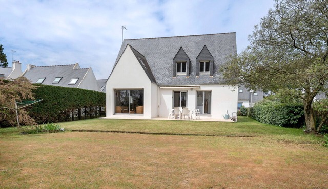 110 m from beach, house for 8, large garden