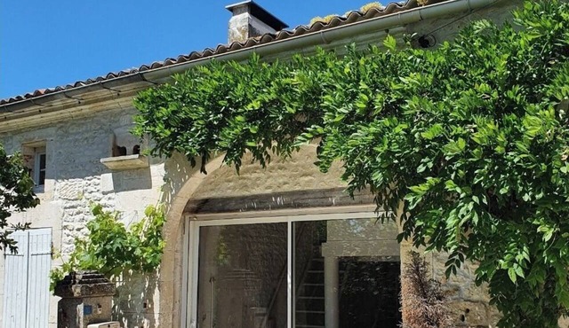 150 m² Charente-style farmhouse with a garden and terrace