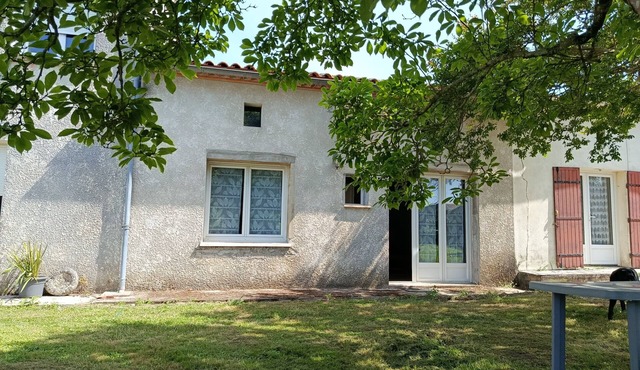 2-bedroom cottage in the heart of a farmhouse—a bucolic atmosphere with an estuary vibe guaranteed