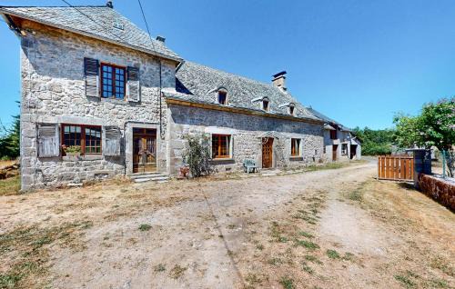 2 Bedroom Awesome Home In Sarroux - Saint Julien