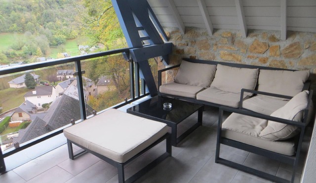 2-bedroom flat with mountain view