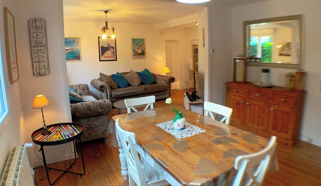 20% DISCOUNT FOR SUMMER DATES Three bed house in pretty village Gironde estuary