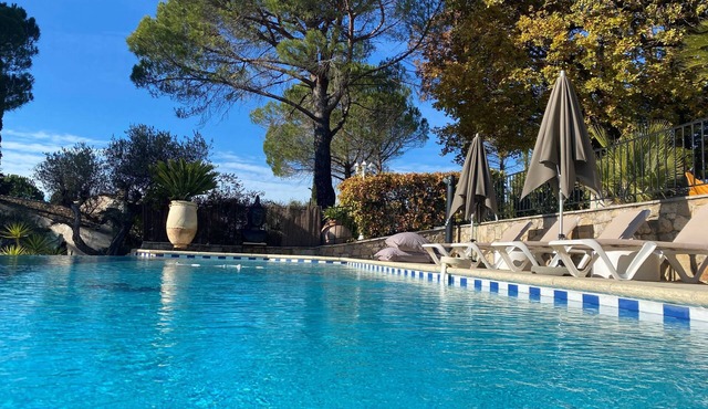 25 minutes from Cannes, Fréjus and Grasse, close to Lac de Saint Cassien.