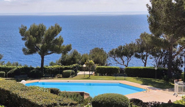 3 bedrooms, WiFi, swimming pools, tennis court