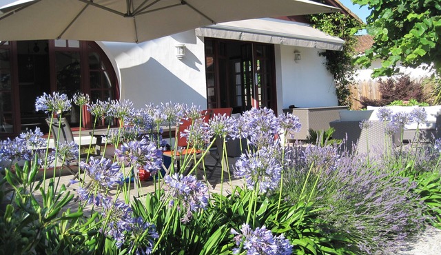 3-star villa + outbuilding; sleeps 10; 5 bedrooms, 3 bathrooms; beach 15 minutes away