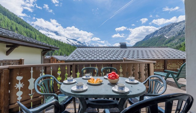 3BR Balcony & Parking near Argentière, Le Tour (Argentière), France