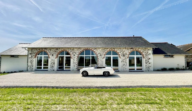 4-bedroom country house, sleeps 8, between Loire and Èvre