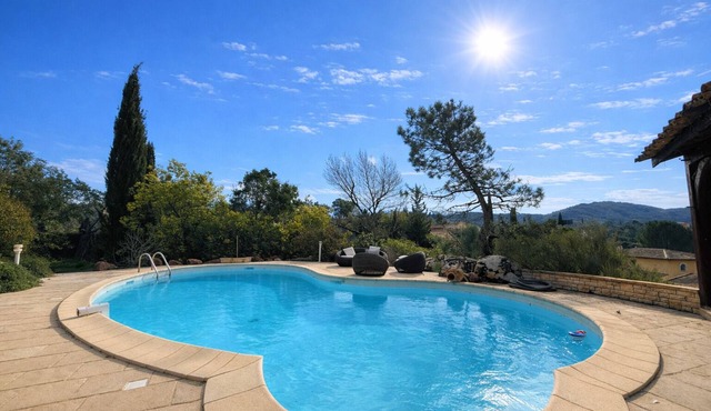4 bedroom Provencal villa with private pool, Les Estérets du Lac