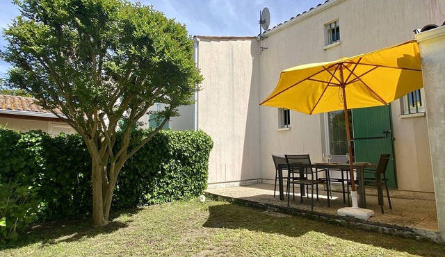 4-room house near the beach - sleeps 6