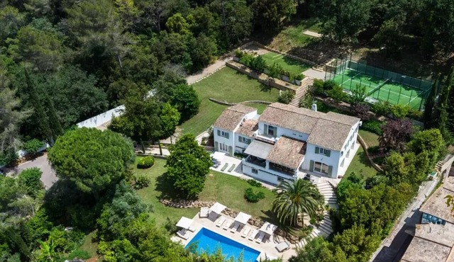 400m² Villa with Padel Court, Pool, and Volleyball Court