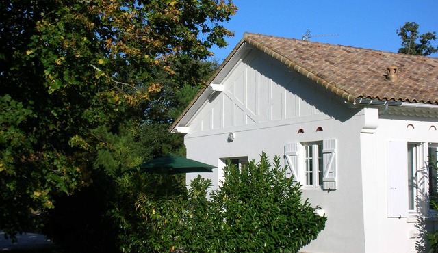 5 minutes from beaches country house with children's play area