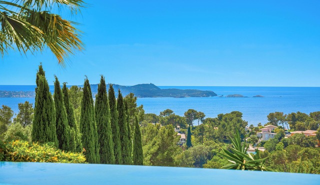 5* Villa MANAE with breathtaking view of the Presqu'île de Giens