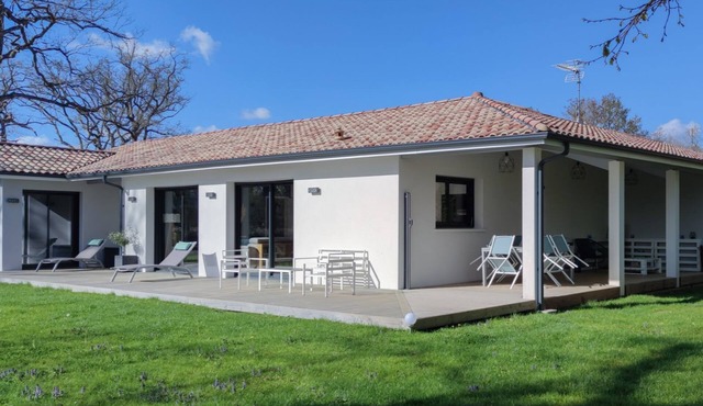 6-person house on the Atlantic coast