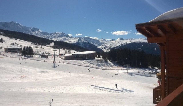 87m2- Ski In & Out - Pool/Spa/Jacuzzi - Highest Floor - 5* Residence -Arcs1800