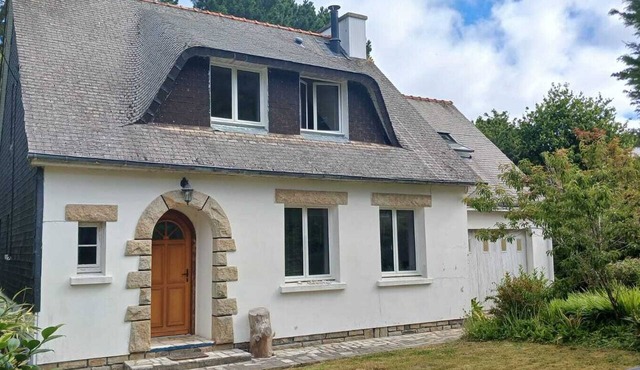 A 140-square-meter house in a quiet location on the edge of the forest. 2 bedrooms, sleeps 5.