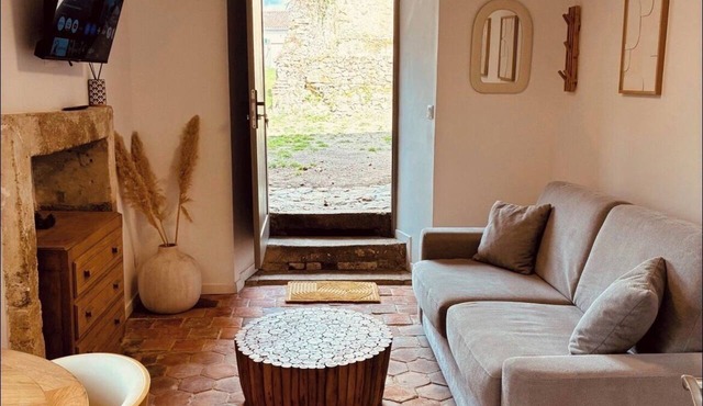 A quiet, authentic 1808 studio near Puy du Fou