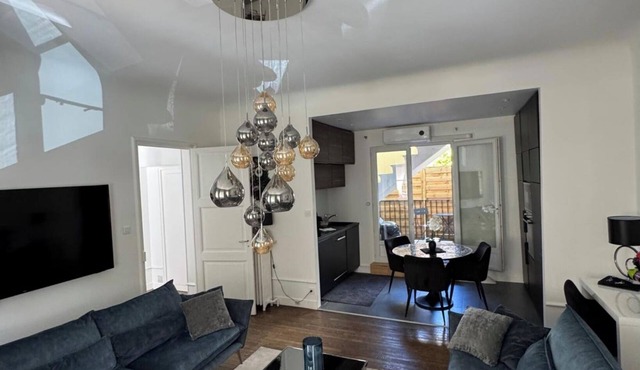 A typical Cannes townhouse, 450 meters from the Croisette