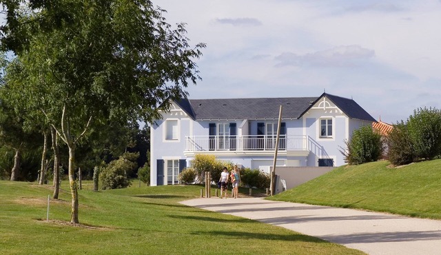 Abordable! Maison rustique et cosy avec terrasse | Golf!