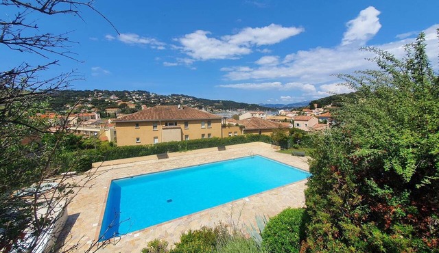 Air-conditioned apartment with terrace, private parking, residence with swimming pool