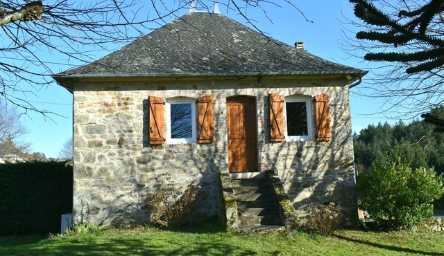 Air-conditioned country cottage with a large yard in Gimel-les-Cascades