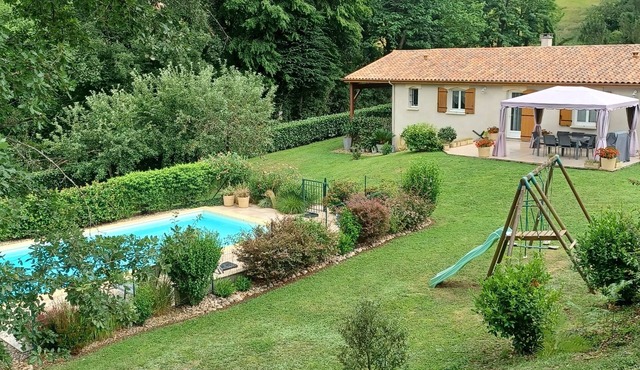 Air-conditioned house with secure swimming pool in the heart of Périgord Noir