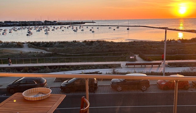 Apartment 'Appartement Front De Mer - Terrasse' with Sea View, Balcony and Wi-Fi